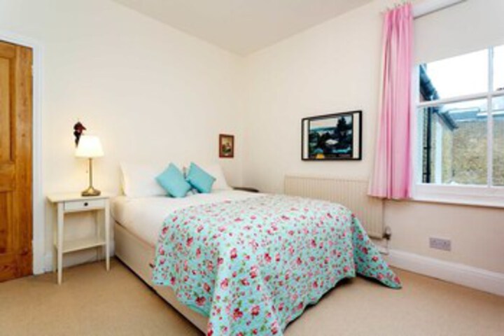 Room 16 of 28