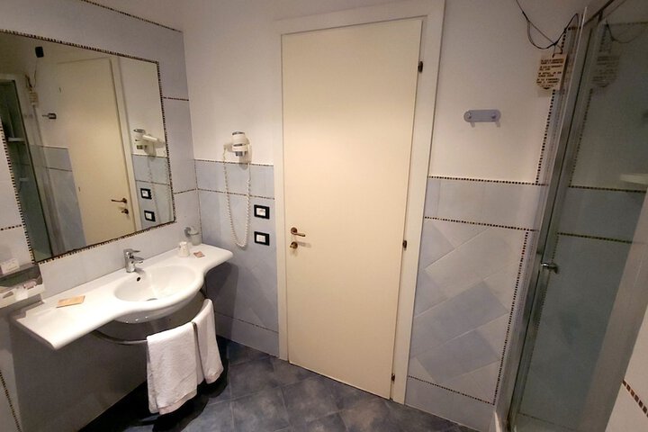 Room 35 of 65