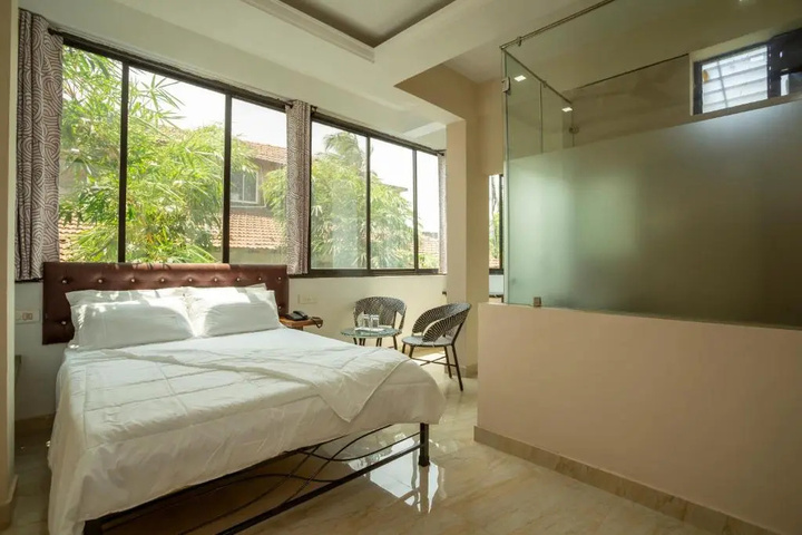 Room 4 of 13