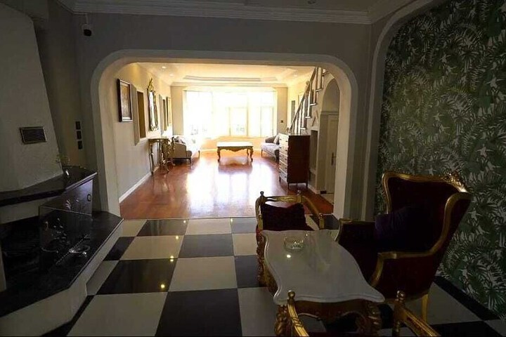 Room 12 of 19