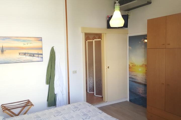 Room 4 of 23