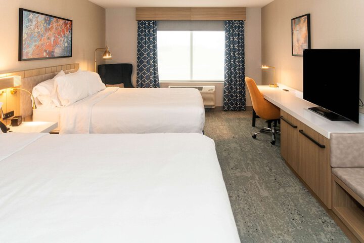 2 Queen Beds (8 of 15)