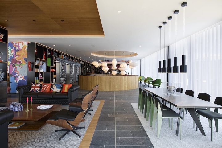 Entrance & Lobby