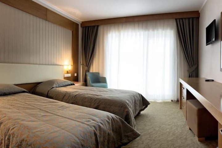 Room 6 of 36