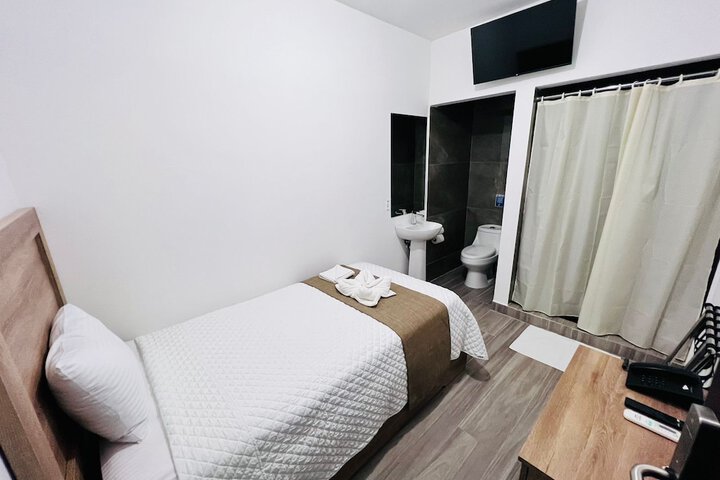 Room 25 of 63