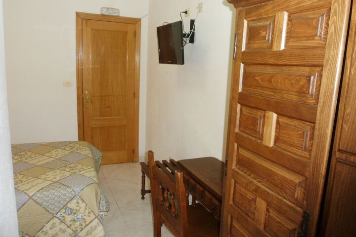 Room 2 of 66