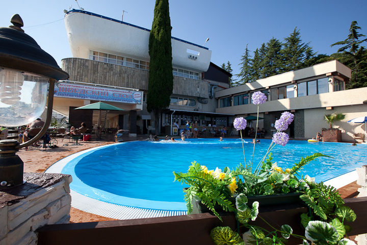 EKIPAZH HOTEL