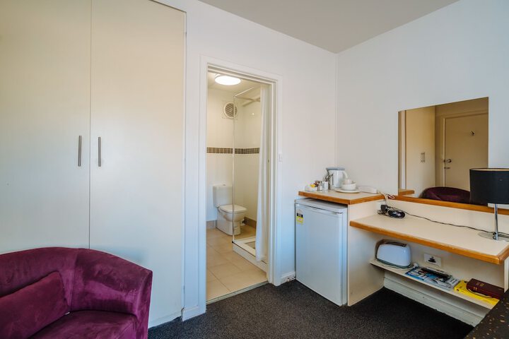 Room 8 of 37