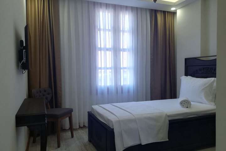 Room 5 of 49