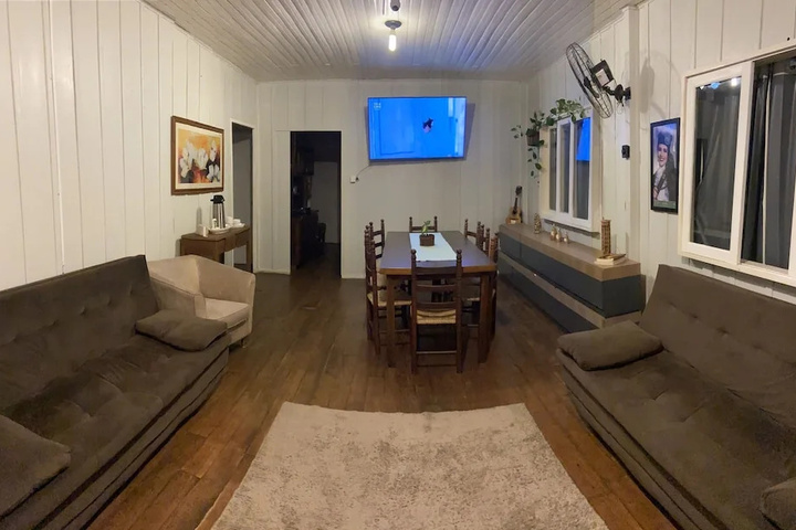 Room 4 of 5