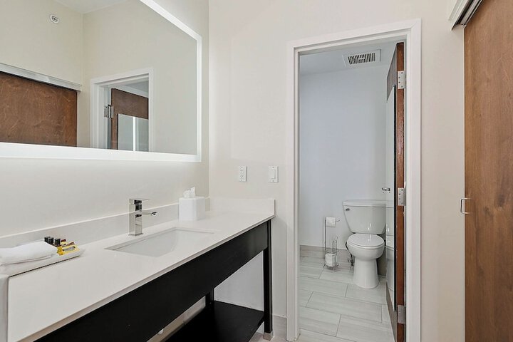 Room 50 of 65