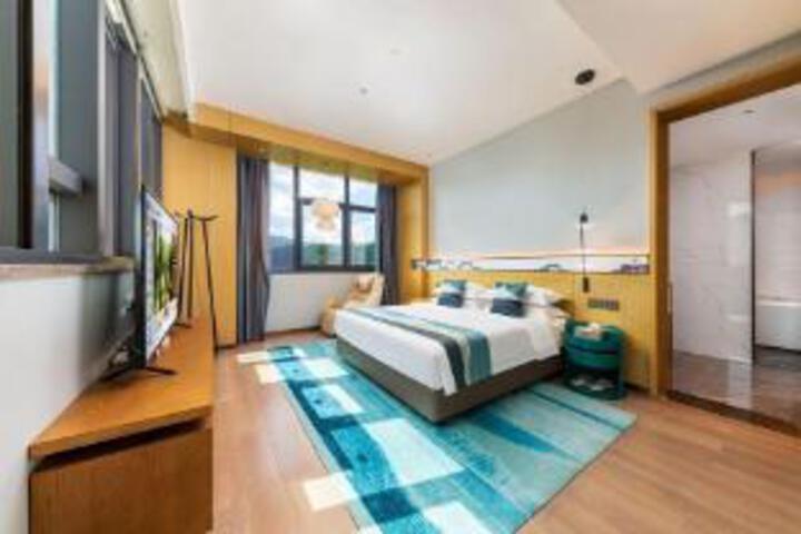 Room 8 of 10