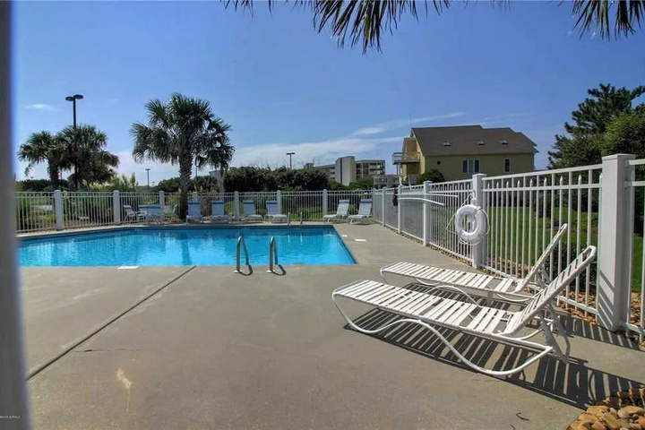 Pool 15 of 26
