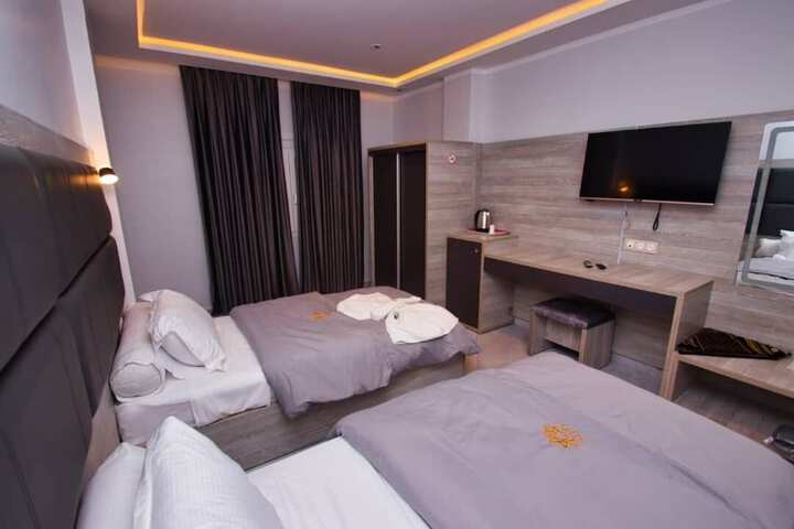 Room 6 of 13