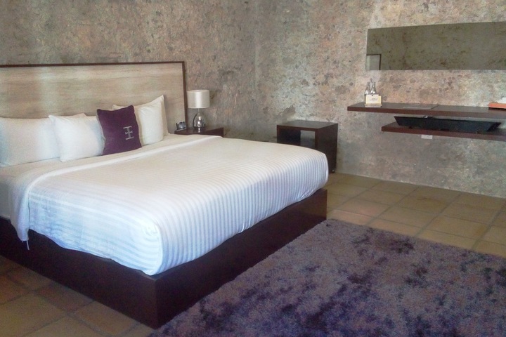 Room 6 of 44