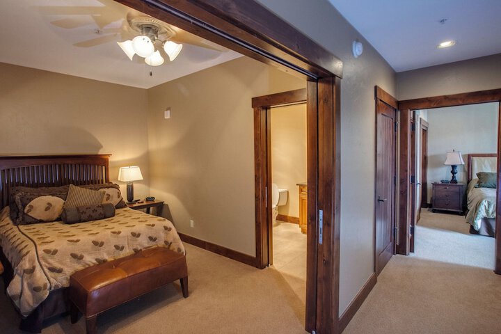 Room 26 of 137