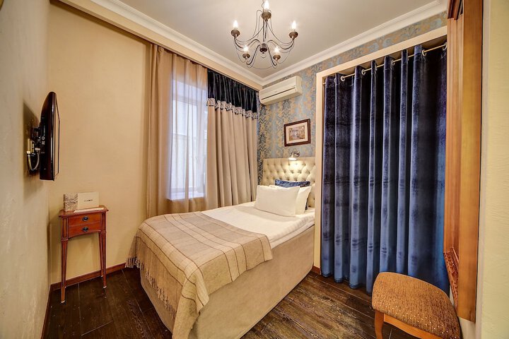 Room 26 of 120