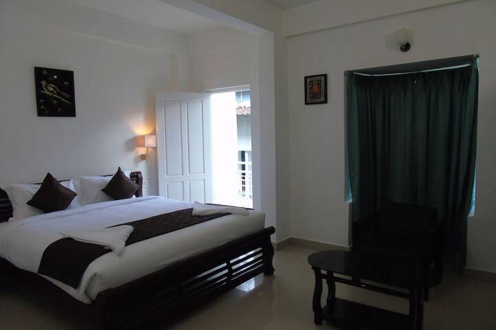 Room 6 of 25