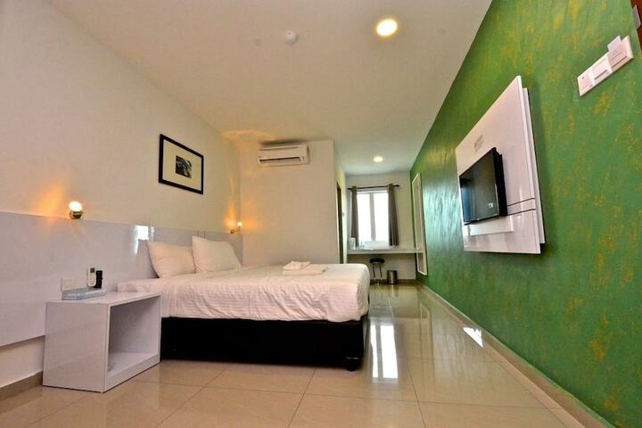 Room 8 of 34