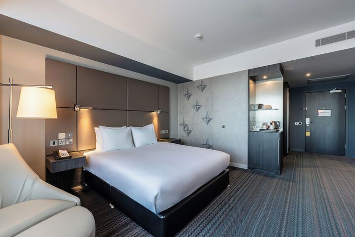 Room 27 of 233