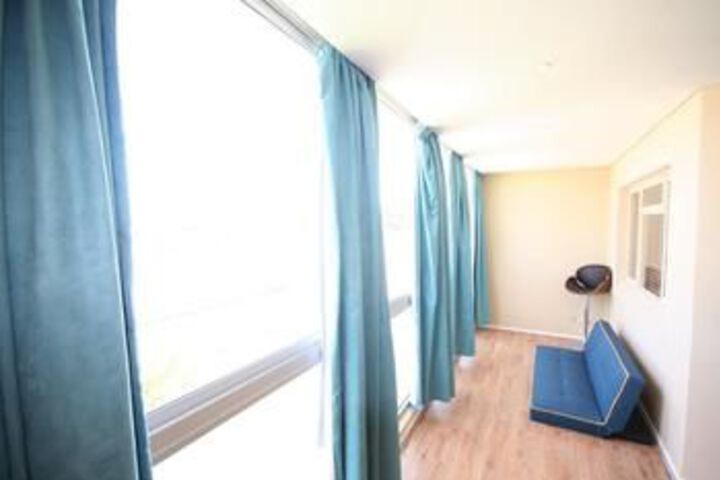 Room 4 of 6