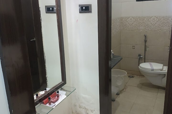 Room 50 of 71
