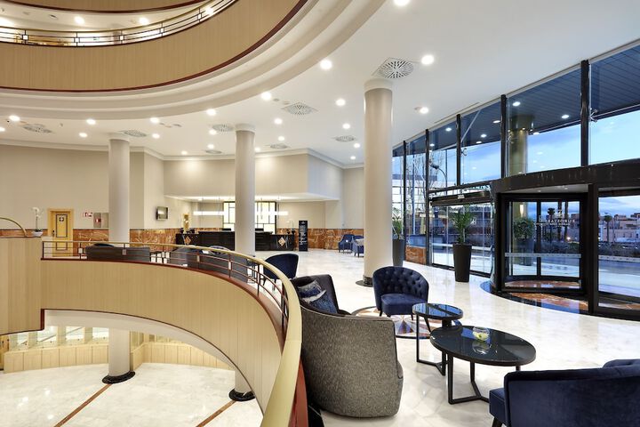Entrance & Lobby