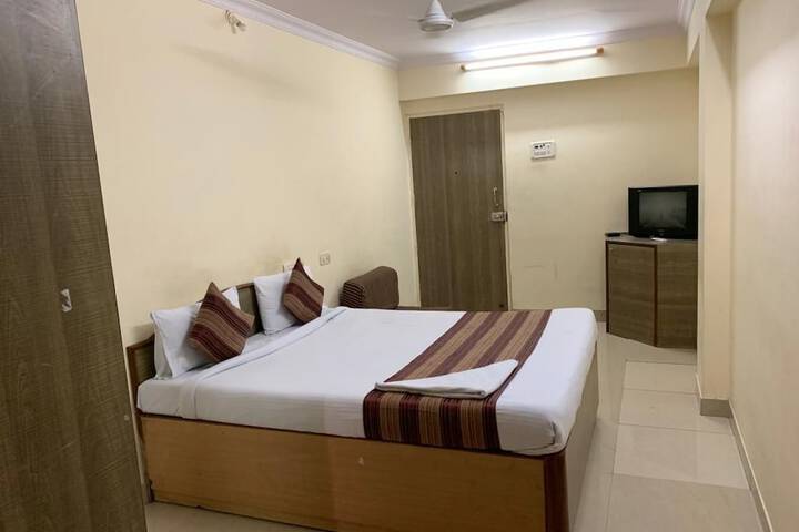 Room 5 of 53