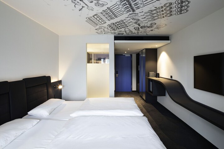 Room 14 of 48