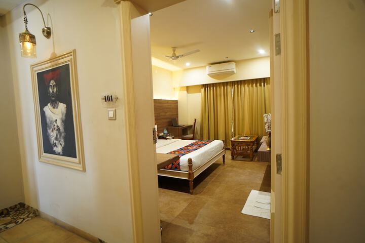Room 6 of 30