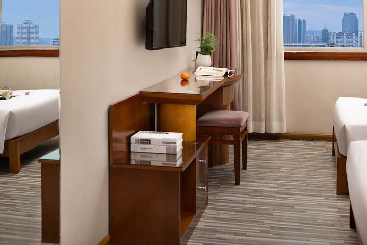 Room 6 of 24