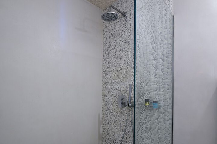 Room 183 of 289