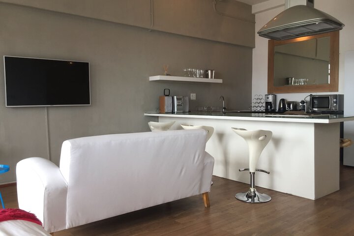 Room 6 of 9