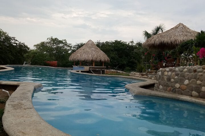 Jardines del Paraiso in Tola