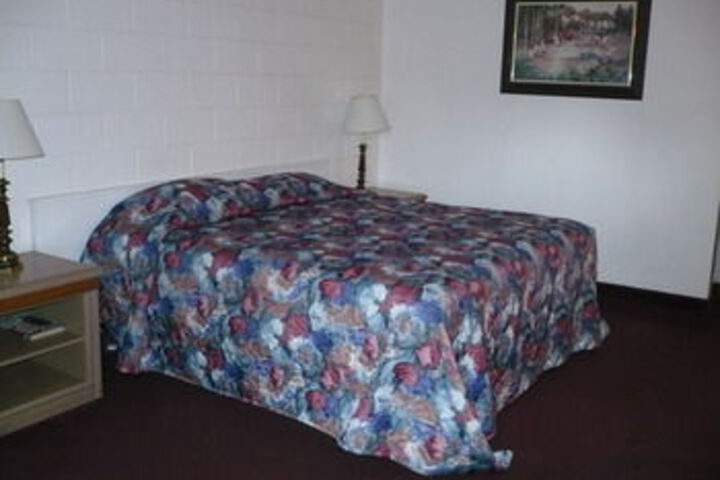 Room 6 of 17