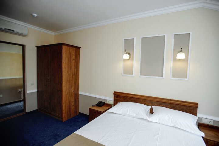 Room 28 of 50