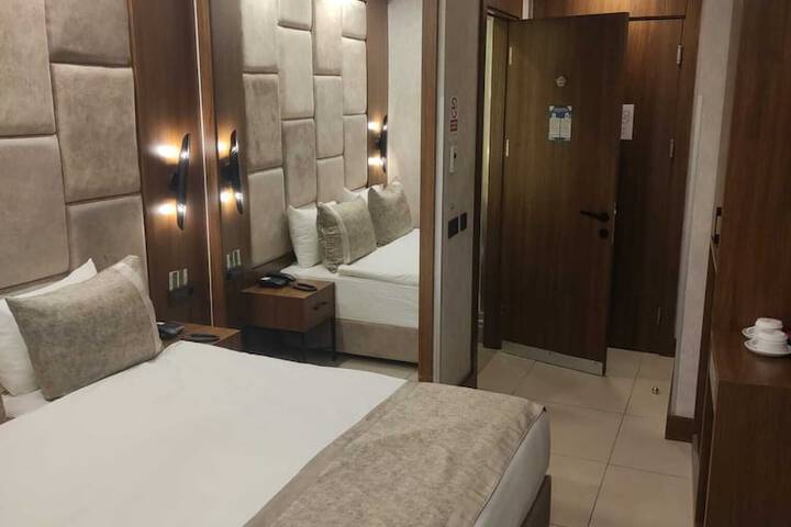 Room 6 of 18