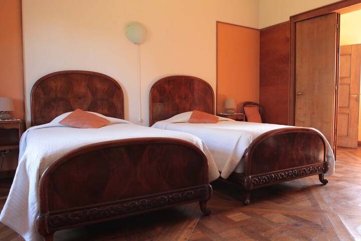 Room 3 of 39