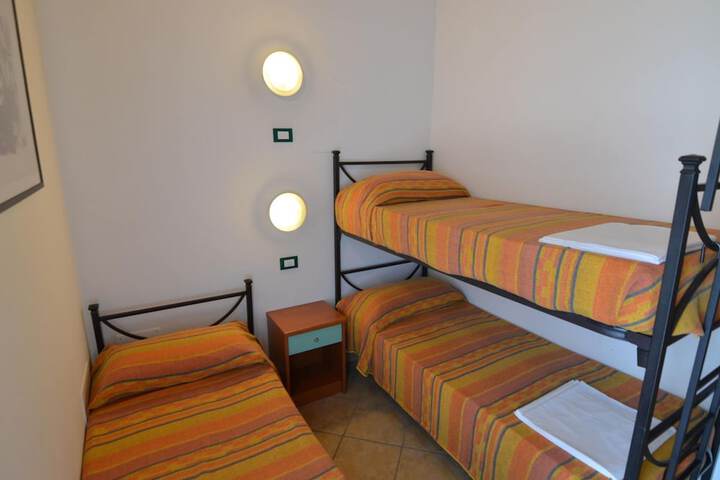 Room 4 of 40