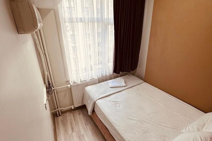 Room 14 of 32
