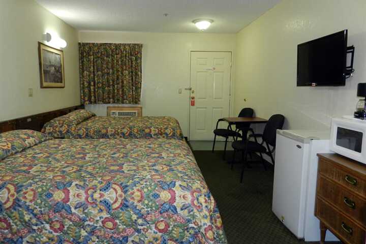 2 Queen Beds (7 of 7)