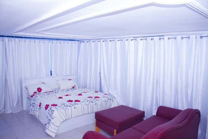 Room 7 of 16