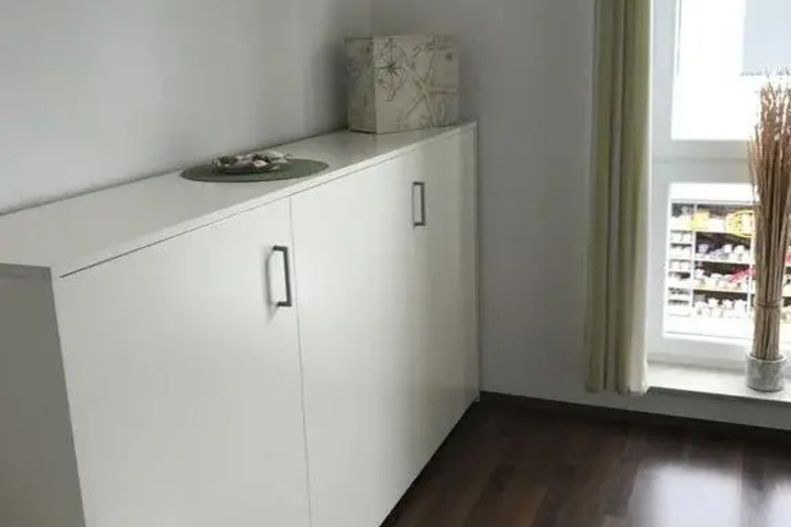 Room 5 of 16