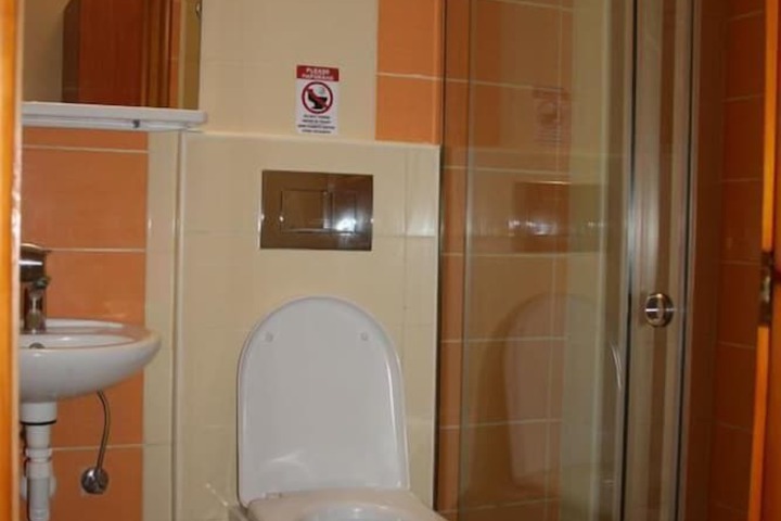 Room 13 of 25