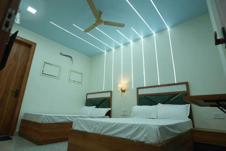 Room 6 of 28