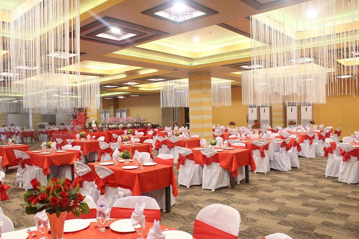 Ballroom/Hall 44 of 51