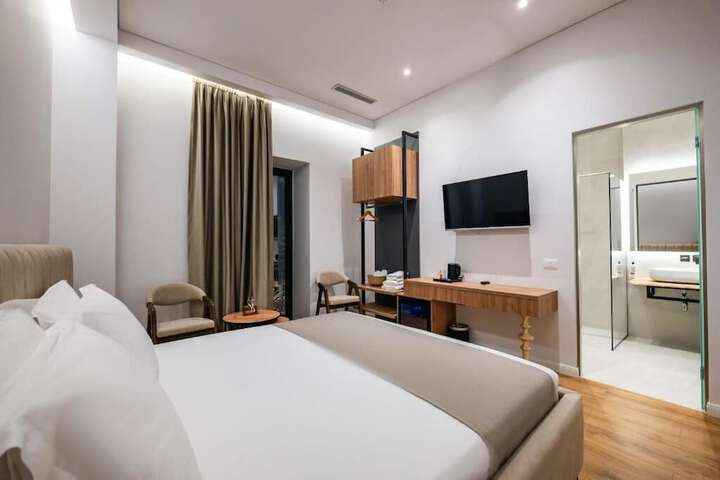 Room 96 of 189