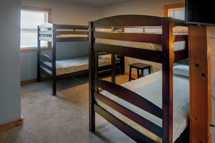 Room 8 of 32