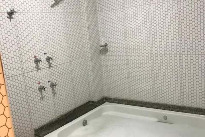 Room 5 of 6