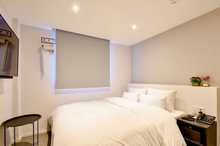 Room 8 of 35